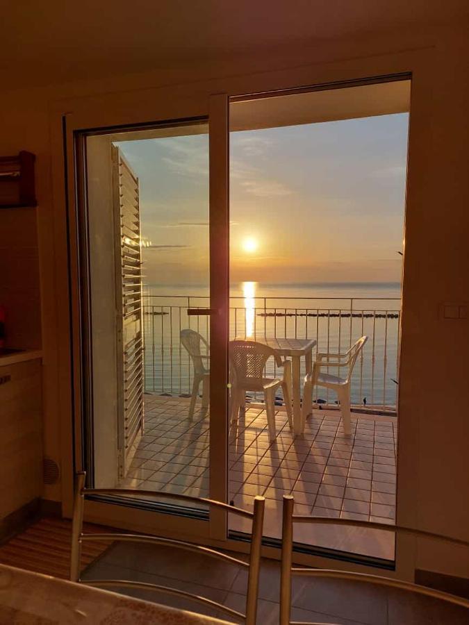 شقة Attico Fronte Mare مارتينسيكورو المظهر الخارجي الصورة